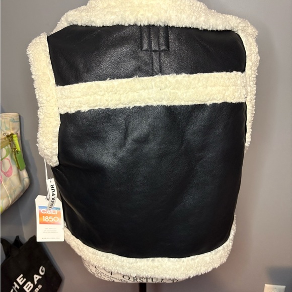 Elegant Black and White Faux Fur Shearling Vest - Picture 3 of 4